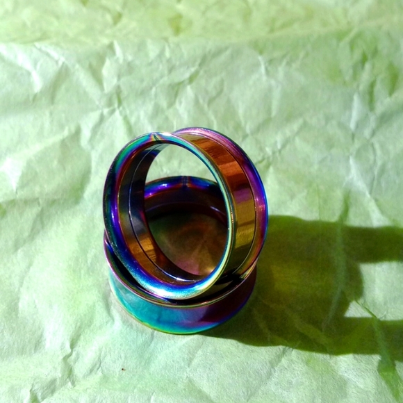 RAINBOW STAINLESS STEEL SCREW BACK TUNNELS - Picture 2 of 5
